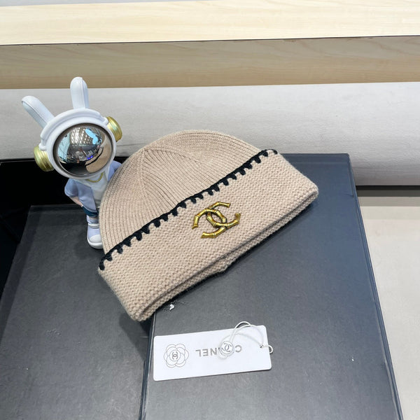 CAPPELLO IN MAGLIA DI LANA BEIGE CAMMELLO 424300