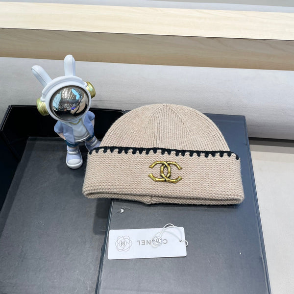 CAPPELLO IN MAGLIA DI LANA BEIGE CAMMELLO 424300