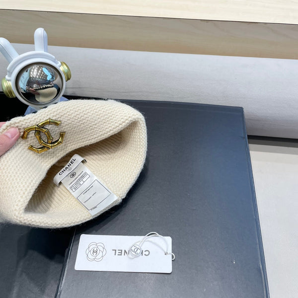 BERRETTO IN LANA BIANCA 419782