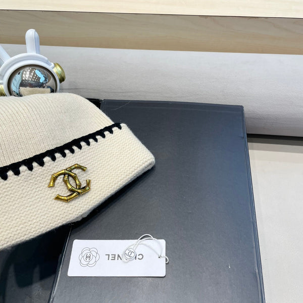 BERRETTO IN LANA BIANCA 419782