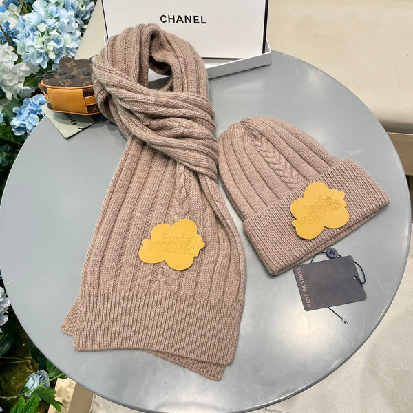 SET SCARF AND HAT IN LIGHT BROWN WOOL 419146