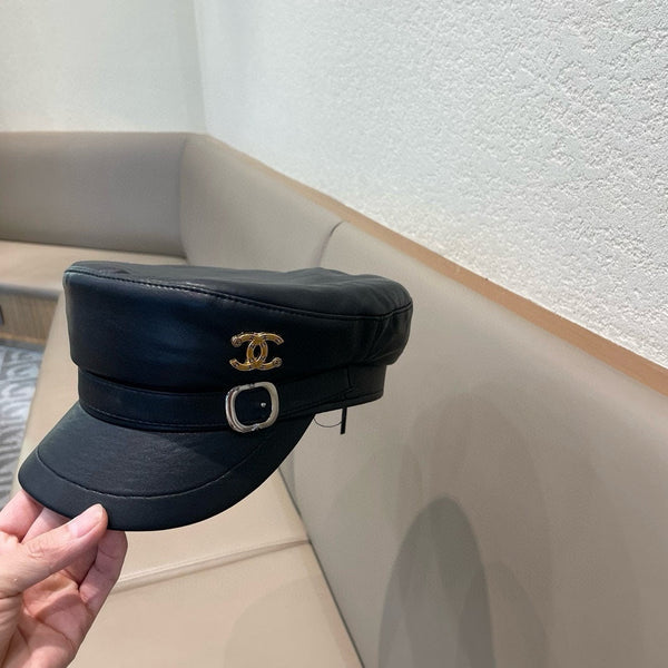 NEWSBOY CAP IN BLACK CALFSKIN 421107