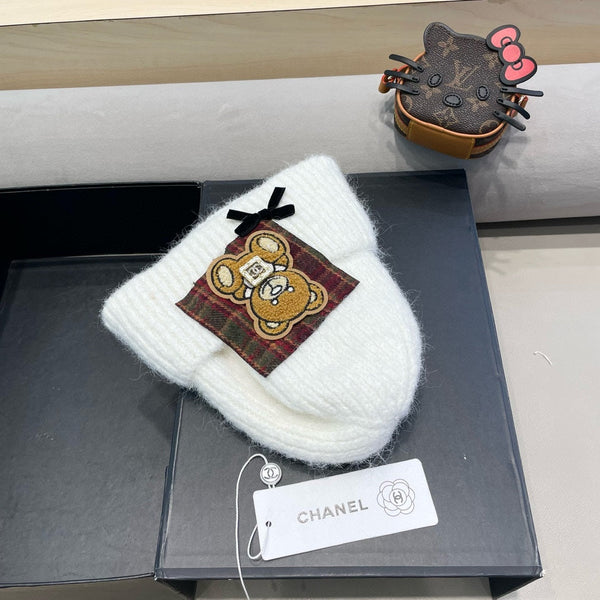 BERRETTO IN LANA BIANCA CON FIOCCO 421253