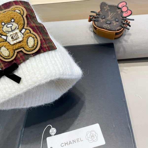 BERRETTO IN LANA BIANCA CON FIOCCO 421253