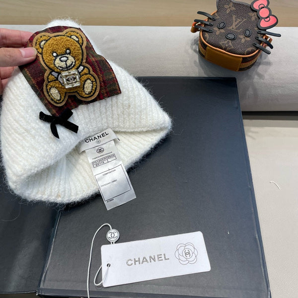 BERRETTO IN LANA BIANCA CON FIOCCO 421253