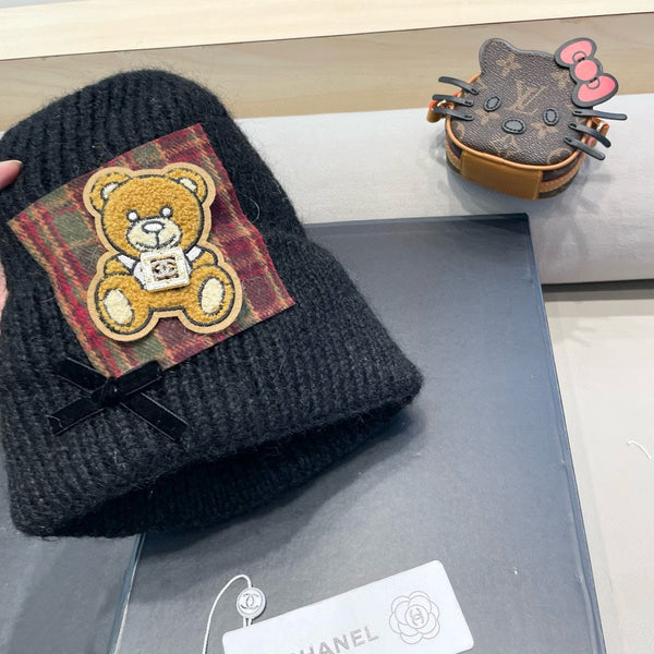 BERRETTO IN LANA NERA CON FIOCCO 421254