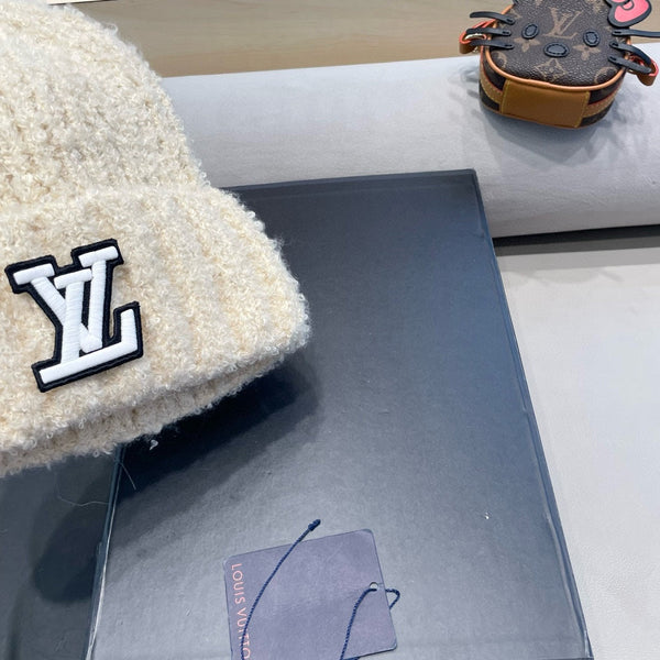 KNITTED BEANIE HAT IN LIGHT BEIGE WOOL 421267