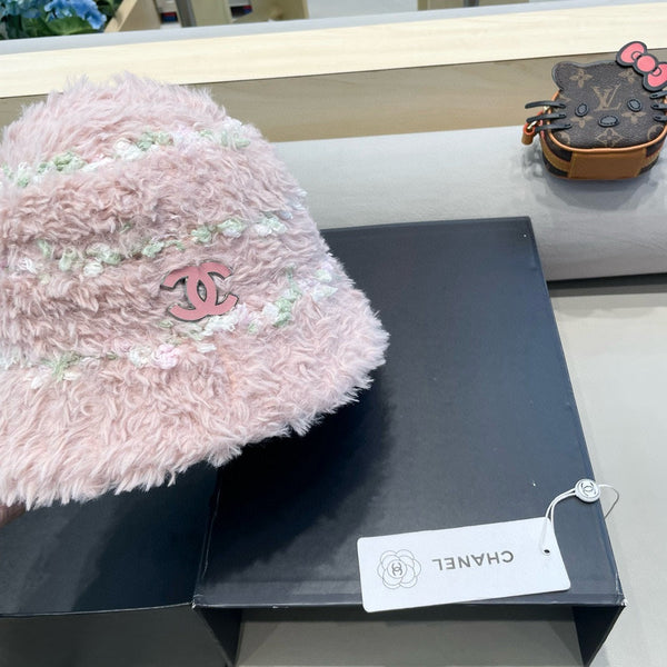 BUCKET HAT IN LIGHT PINK FLEECE 421274