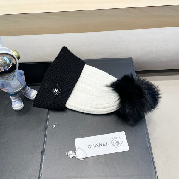 BEANIE HAT IN BLACK MIX WHITE WOOL 421053