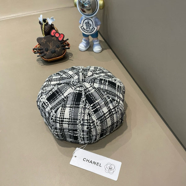 CAPPELLO BASCO IN TWEED DI LANA BIANCO E NERO 422552