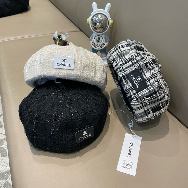 CAPPELLO BASCO IN TWEED DI LANA BIANCO E NERO 422552