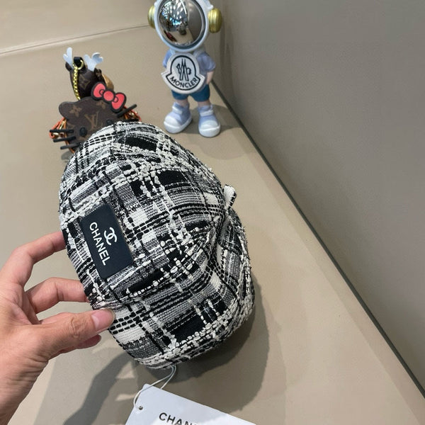 CAPPELLO BASCO IN TWEED DI LANA BIANCO E NERO 422552