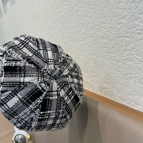 CAPPELLO BASCO IN TWEED DI LANA BIANCO E NERO 422552