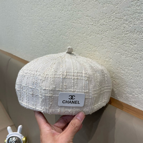 CAPPELLO BASCO IN TWEED DI LANA BIANCA 422553