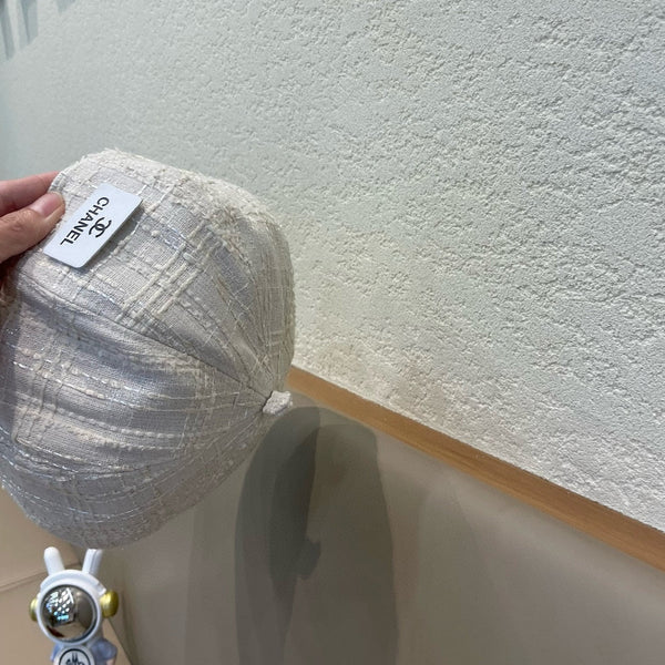 CAPPELLO BASCO IN TWEED DI LANA BIANCA 422553