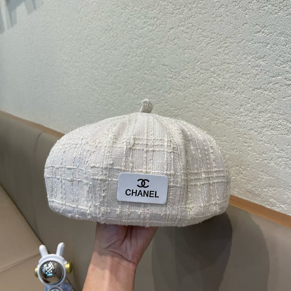 CAPPELLO BASCO IN TWEED DI LANA BIANCA 422553