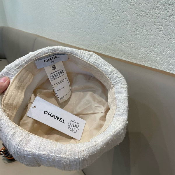 CAPPELLO BASCO IN TWEED DI LANA BIANCA 422553