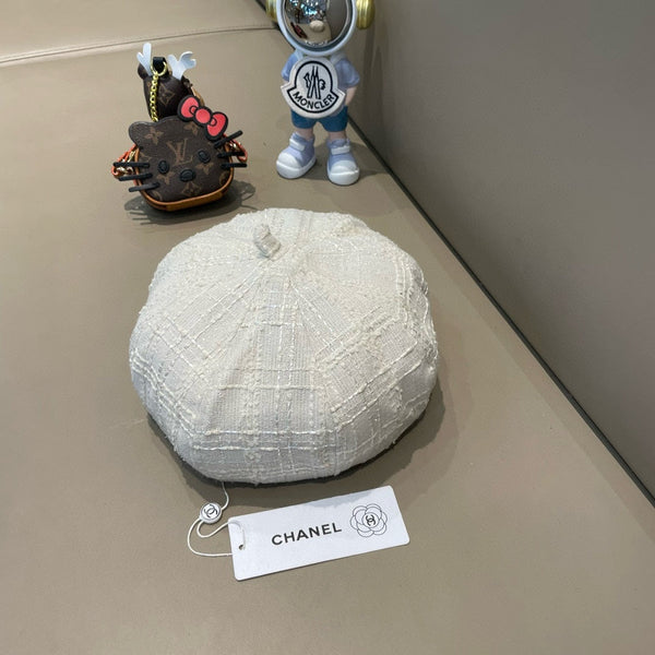 CAPPELLO BASCO IN TWEED DI LANA BIANCA 422553