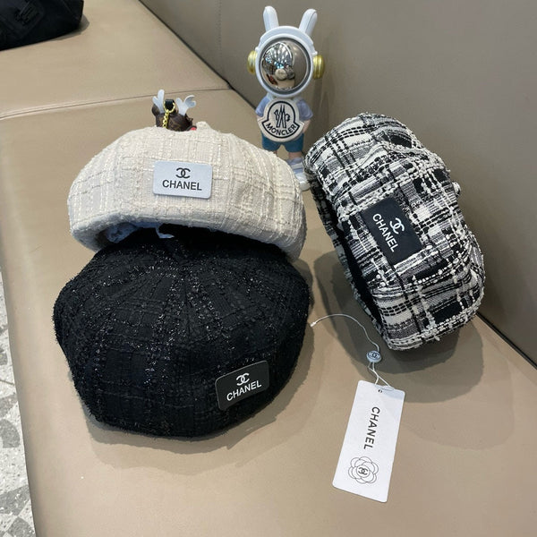 CAPPELLO BASCO IN TWEED DI LANA BIANCA 422553