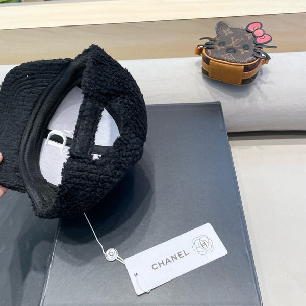 CAPPELLINO DA BASEBALL IN SHEARLING NERO 422433