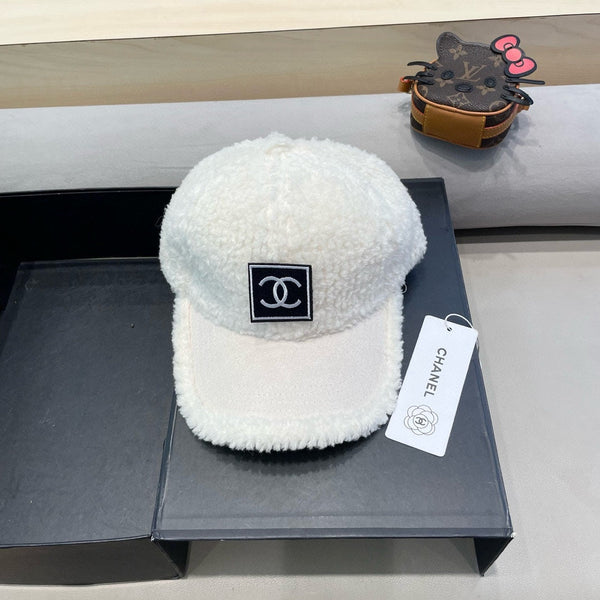 CAPPELLINO DA BASEBALL IN SHEARLING BIANCO 422434