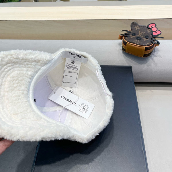 CAPPELLINO DA BASEBALL IN SHEARLING BIANCO 422434