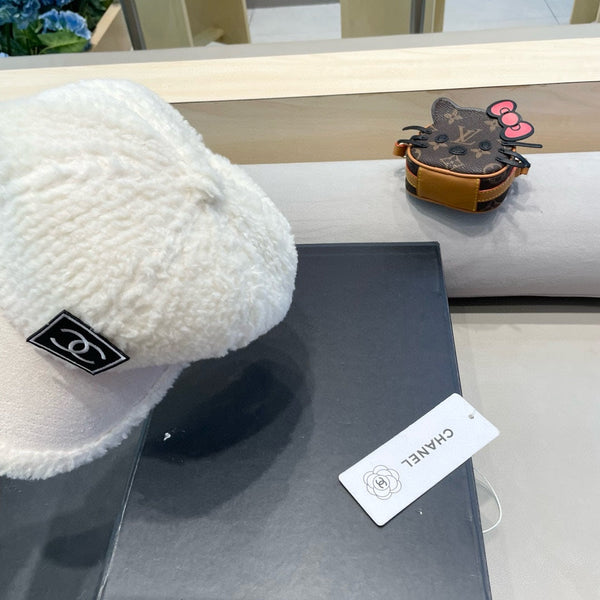 CAPPELLINO DA BASEBALL IN SHEARLING BIANCO 422434