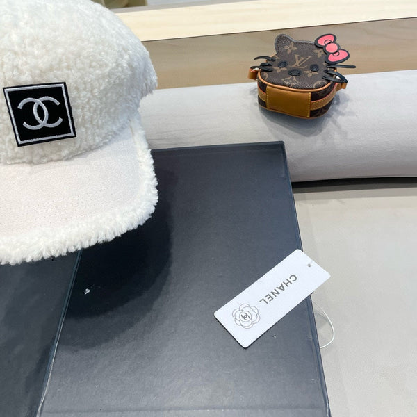 CAPPELLINO DA BASEBALL IN SHEARLING BIANCO 422434