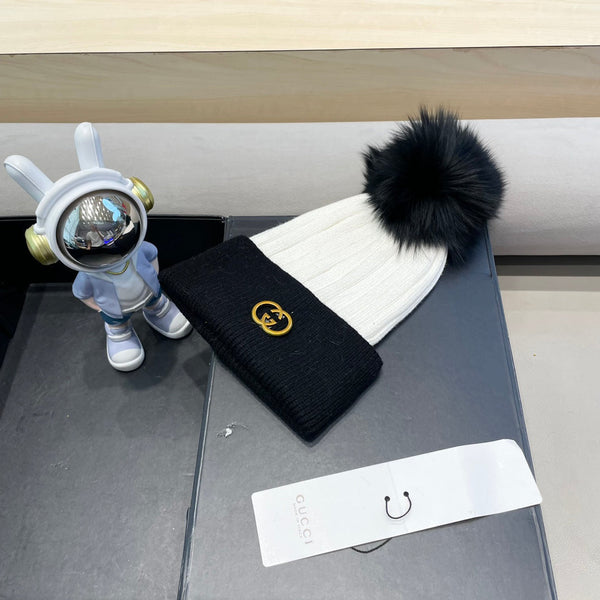 BEANIE HAT IN BLACK MIX WHITE WOOL AND FOX FUR 422504