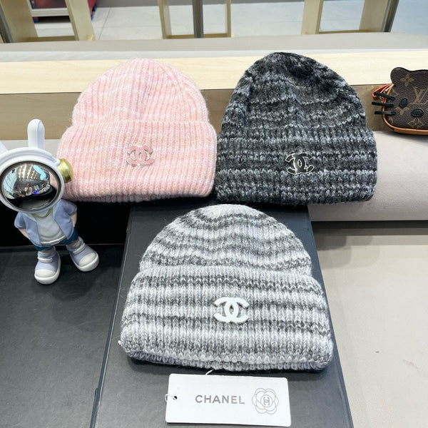 STRIPED KNITTED HAT IN LIGHT GRAY WOOL 424514