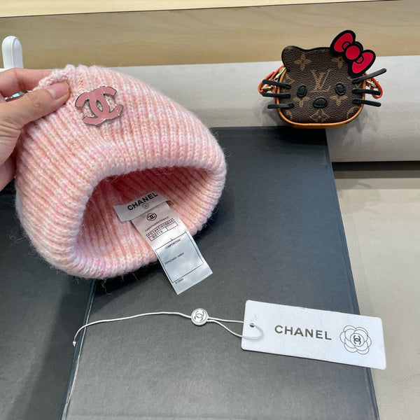 STRIPED KNITTED HAT IN LIGHT PINK WOOL 424515