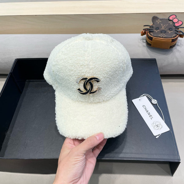 CAPPELLO DA BASEBALL IN PELLICCIA DI AGNELLO BIANCA 424251