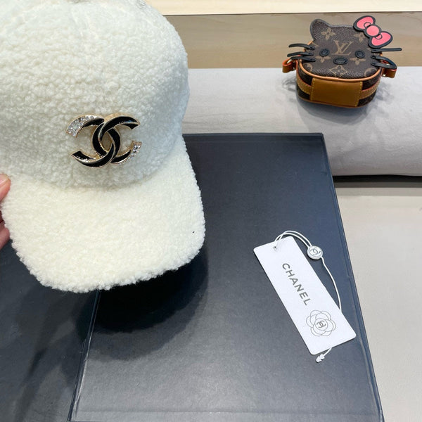 CAPPELLO DA BASEBALL IN PELLICCIA DI AGNELLO BIANCA 424251