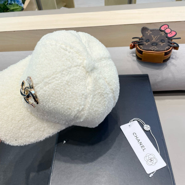 CAPPELLO DA BASEBALL IN PELLICCIA DI AGNELLO BIANCA 424251