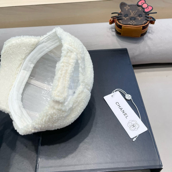 CAPPELLO DA BASEBALL IN PELLICCIA DI AGNELLO BIANCA 424251