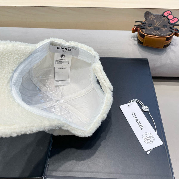 CAPPELLO DA BASEBALL IN PELLICCIA DI AGNELLO BIANCA 424251