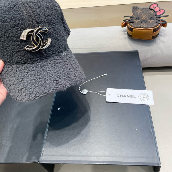 CAPPELLO DA BASEBALL IN PELLICCIA DI AGNELLO GRIGIO TOPO 424254