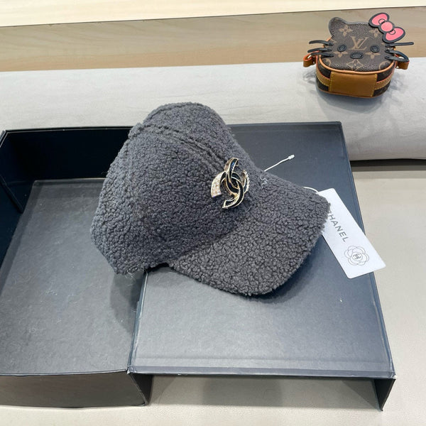 CAPPELLO DA BASEBALL IN PELLICCIA DI AGNELLO GRIGIO TOPO 424254