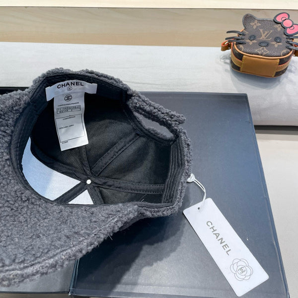 CAPPELLO DA BASEBALL IN PELLICCIA DI AGNELLO GRIGIO TOPO 424254