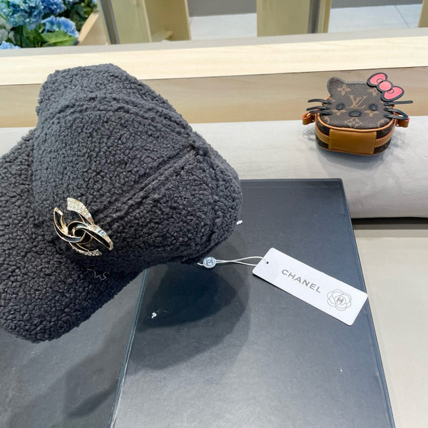 CAPPELLO DA BASEBALL IN PELLICCIA DI AGNELLO GRIGIO TOPO 424254