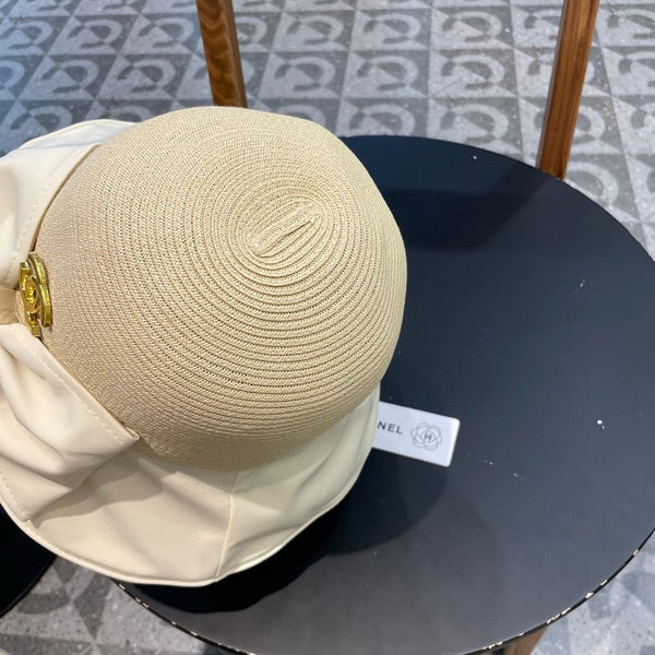 CAPPELLO A SERRAGLIA CON FIOCCO IN RAFIA BIANCO MISTO CAMMELLO BEIGE 426171