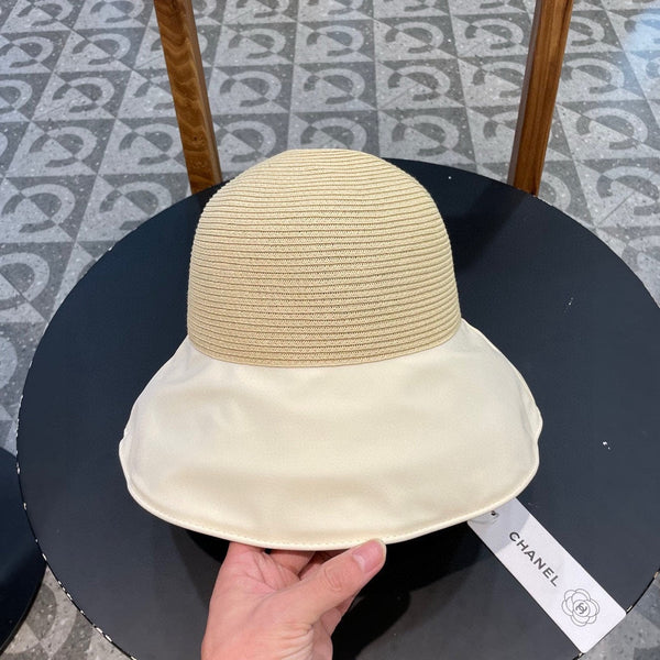 CAPPELLO A SERRAGLIA CON FIOCCO IN RAFIA BIANCO MISTO CAMMELLO BEIGE 426171