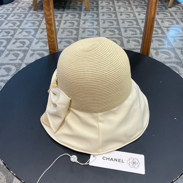 CAPPELLO A SERRAGLIA CON FIOCCO IN RAFIA BIANCO MISTO CAMMELLO BEIGE 426171