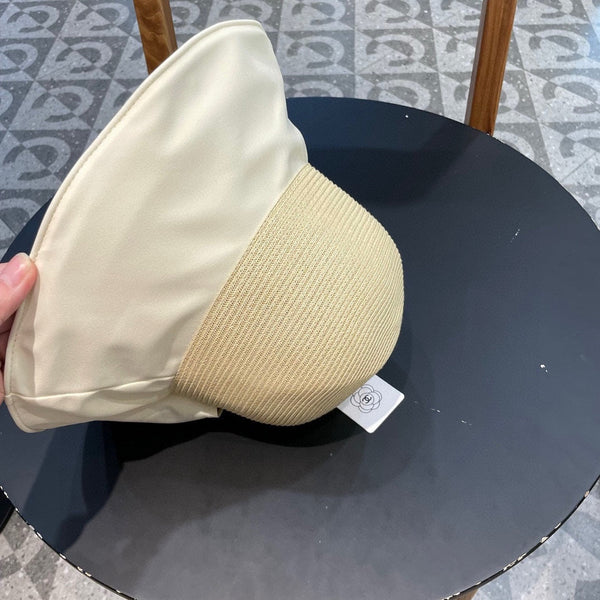 CAPPELLO A SERRAGLIA CON FIOCCO IN RAFIA BIANCO MISTO CAMMELLO BEIGE 426171
