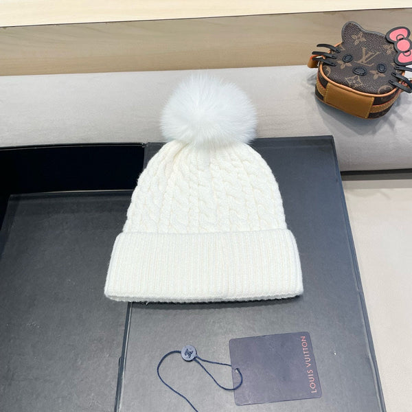KNITTED BEANIE HAT IN WHITE WOOL 426215