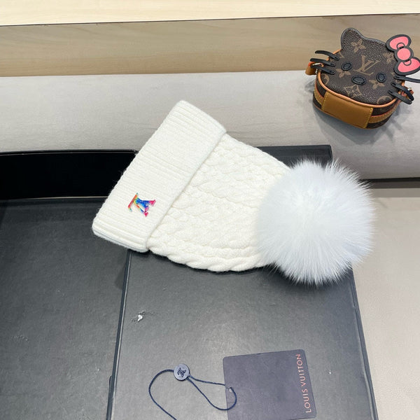 KNITTED BEANIE HAT IN WHITE WOOL 426215