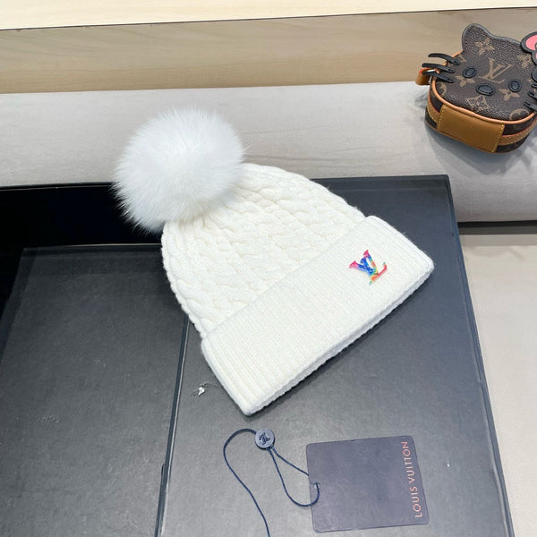 KNITTED BEANIE HAT IN WHITE WOOL 426215