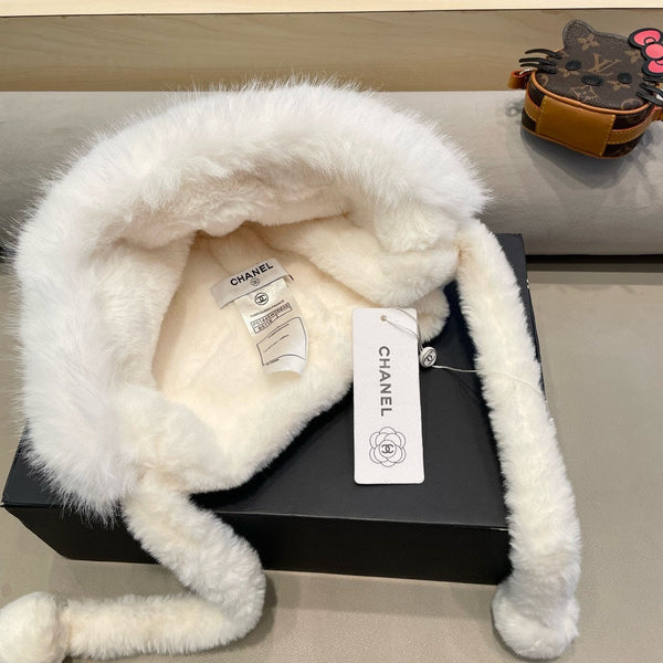 BEANIE HAT IN WHITE LAMB FUR 426240