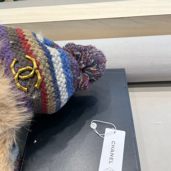 CAPPELLO IN MAGLIA SOFFICE CON FODERA IN PELUCHE COLORATO 428156