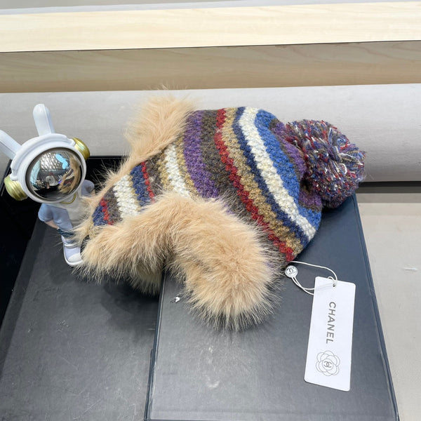 CAPPELLO IN MAGLIA SOFFICE CON FODERA IN PELUCHE COLORATO 428156